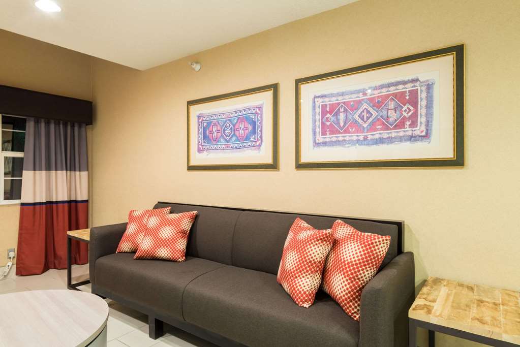 Microtel Inn & Suites by Wyndham Pueblo - photo 4