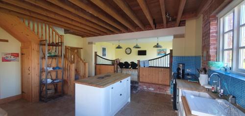 Darwin at Stud Farm Barns - last minute hotel in Unknown City