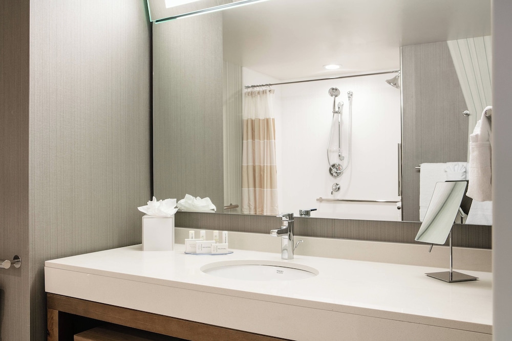 Courtyard by Marriott Omaha Bellevue Beardmore Event Center - photo 17