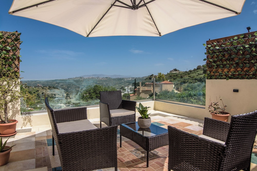 Krousonas Mountain View Suite — 4-Star Luxury Hotel in Krouson, Greece