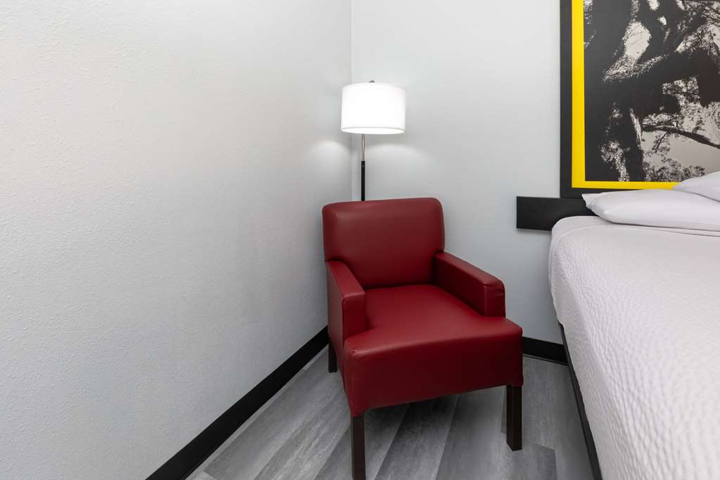 Super 8 by Wyndham Alexandria LA - photo 12