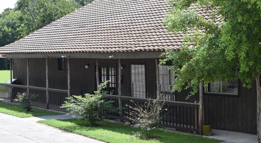 Hacienda del Rio - carbon neutral hotel in New Braunfels