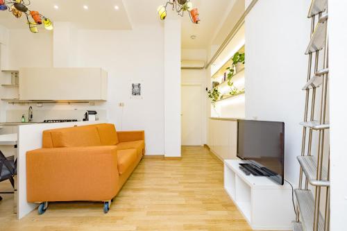 Minimal apartment near Bocconi University — 4-Star Luxury Hotel in Milan, Italy