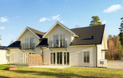 Nice Home In Västervik With Lake View — 5-Star Luxury Hotel in Vaestervik, Sweden
