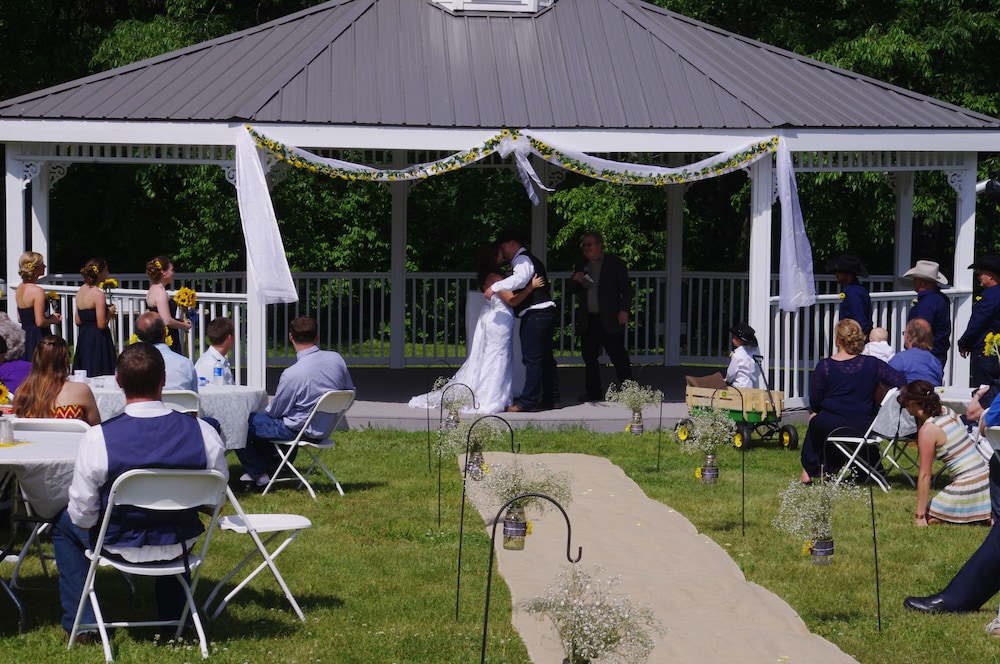 Brook Pointe Inn - photo 39