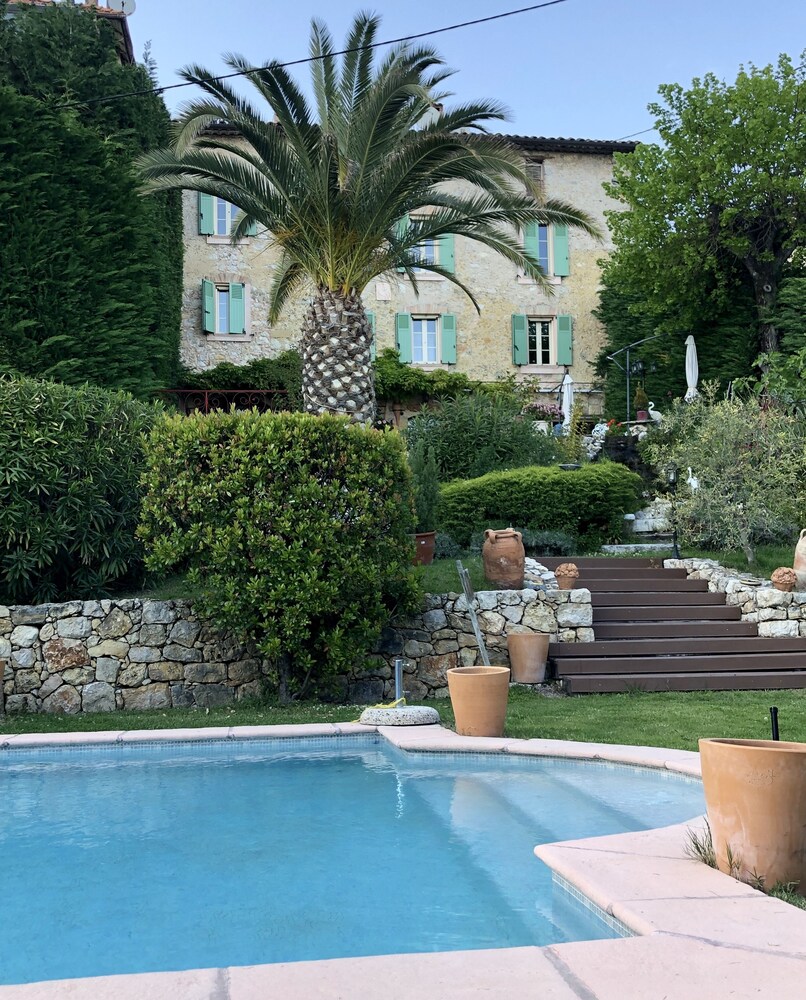 La Bastide Des Anges Chambres D'hôtes — 4-Star Luxury Hotel in Grasse, France