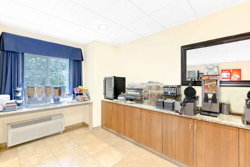 Microtel Inn & Suites by Wyndham Kearney - photo 15