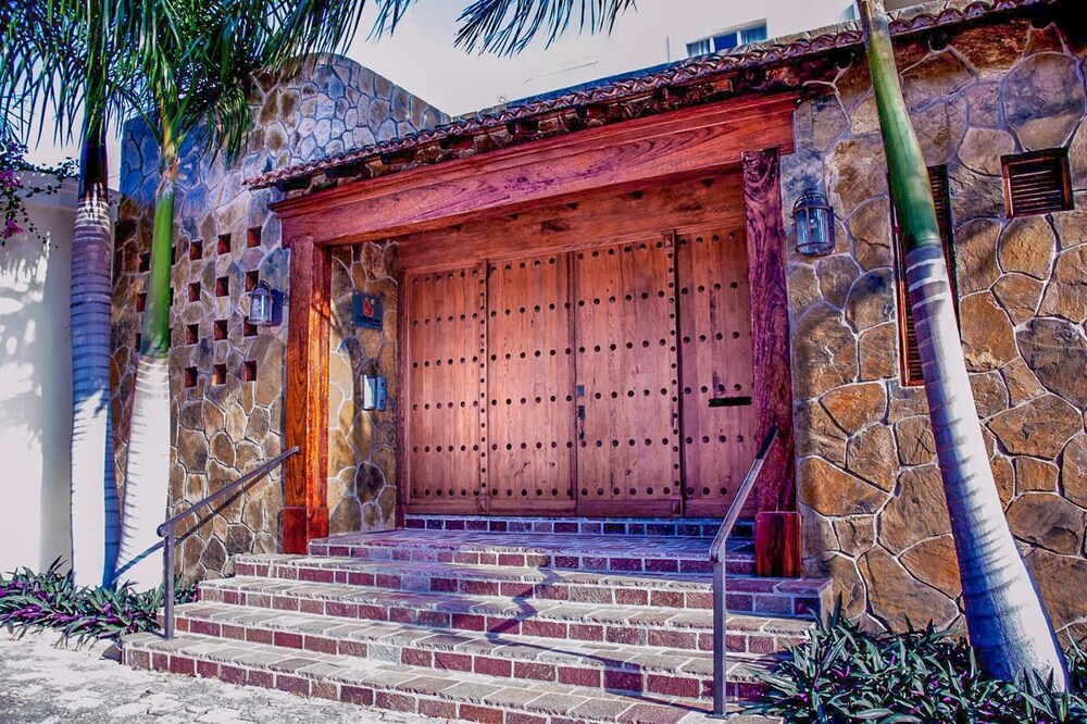 Mar A Villa — 4-Star Luxury Hotel in Santa Maria Huatulco, Mexico