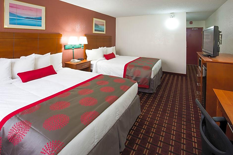 Ramada by Wyndham Medford Hotel and Conference Center - photo 12