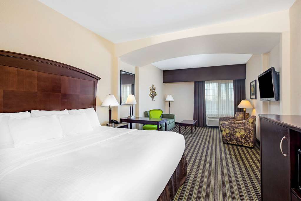 La Quinta Inn & Suites by Wyndham Fowler - photo 43
