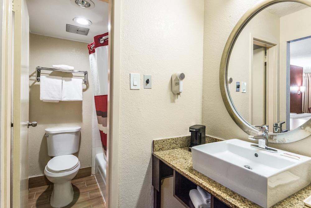 Red Roof Inn Williamsburg - photo 16