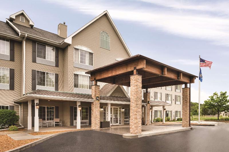 Country Inn & Suites by Radisson West Bend WI — hotel in West Bend