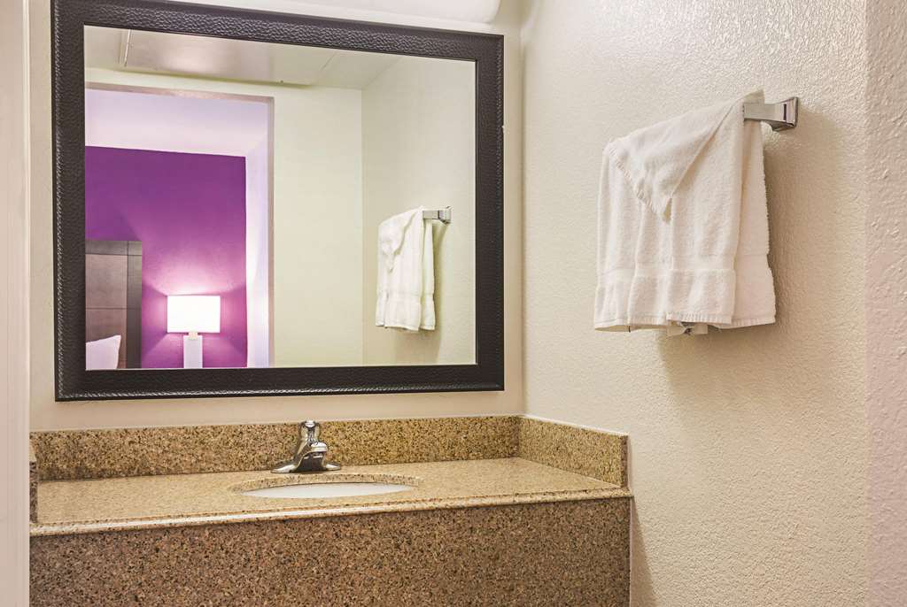 Wingate by Wyndham Galveston Beachfront at the Seawall - photo 12