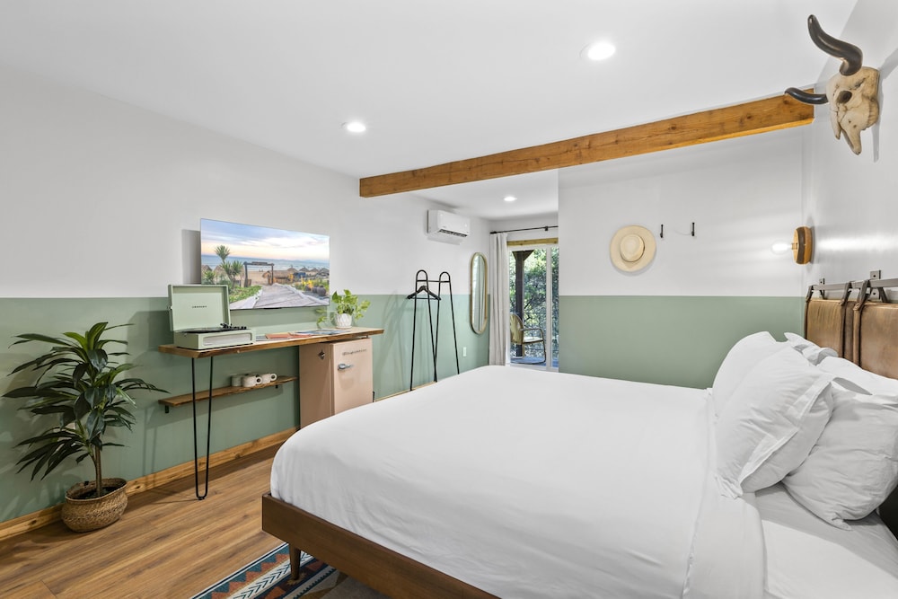The Bygone Hotel - photo 16