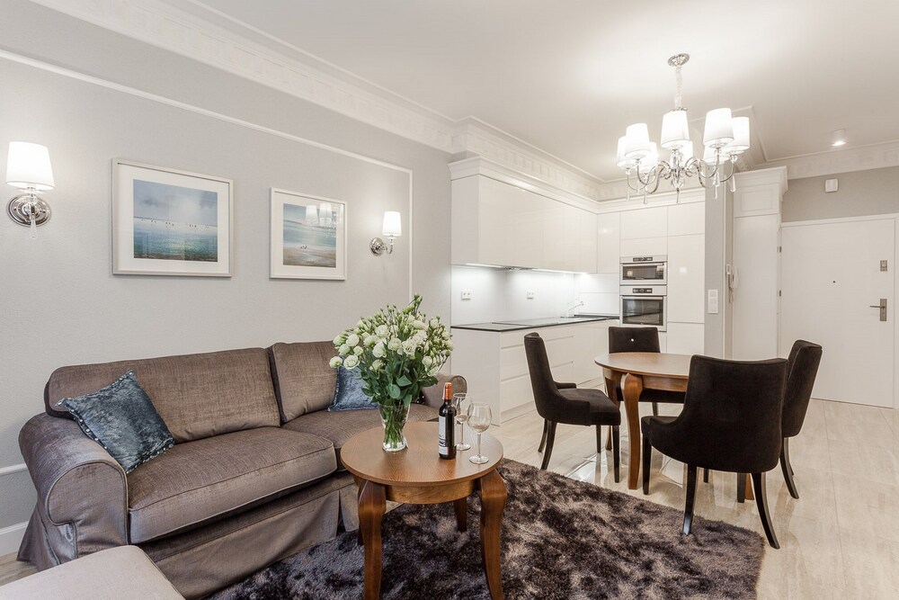 RentPlanet Apartamenty Łaciarska — 4-Star Luxury Hotel in Wroclaw, Poland