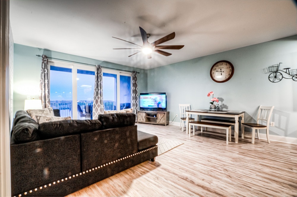 Laketown Wharf Resort by Aneliya's Rentals - photo 498