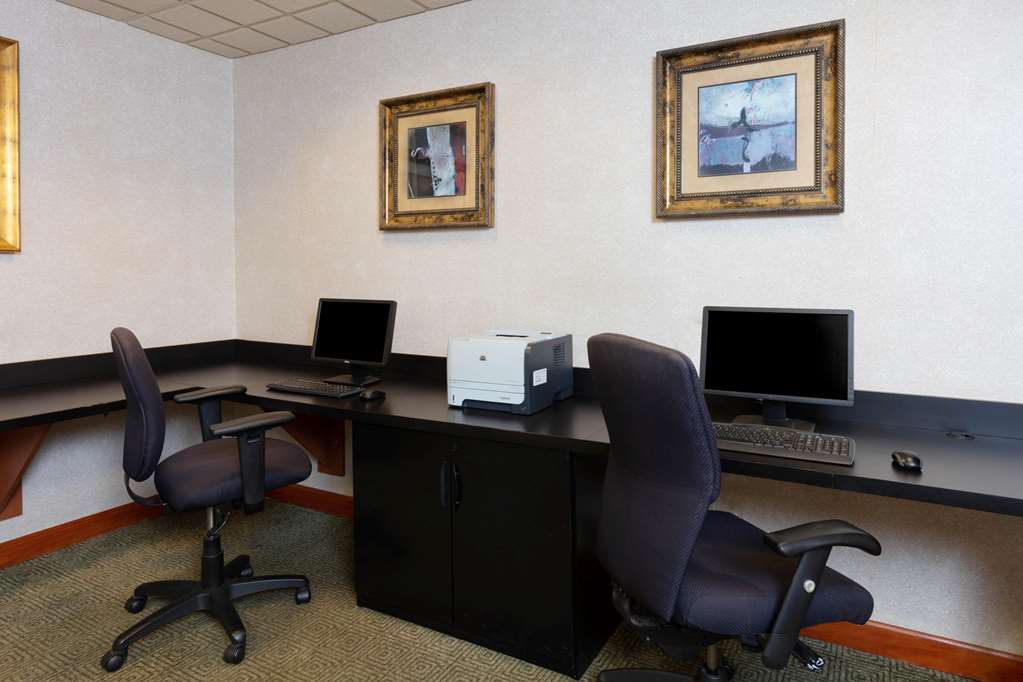 La Quinta Inn & Suites by Wyndham Garden City - photo 60