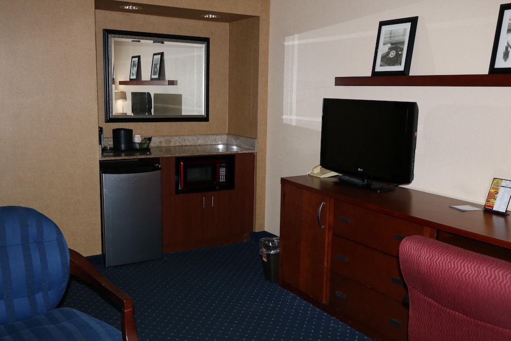Baymont by Wyndham Columbia Northwest - photo 13