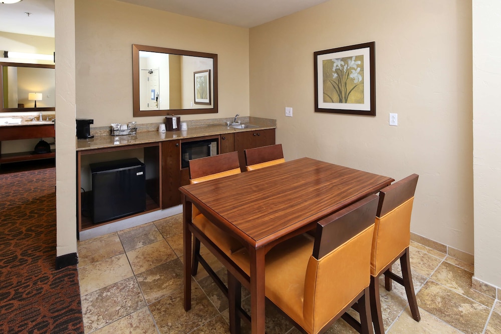 Hampton Inn & Suites Tucson Mall - photo 16