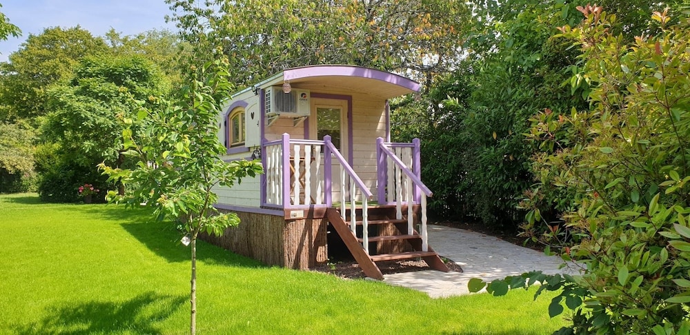 Les Insolites De La Pouillyzotte — hotel in Pouilly-Sur-Loire