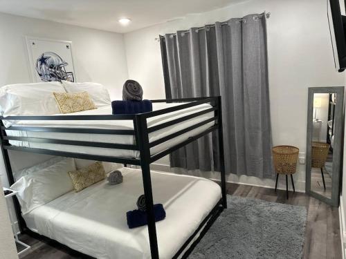 Cowboys Fan Pad 2 Bedroom — 4-Star Luxury Hotel in Dallas, United States