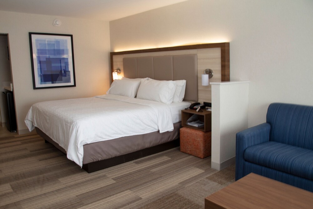 Holiday Inn Express & Suites Marion by IHG - photo 6