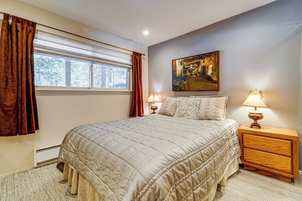 1 Mi To Diamond Peak Ski Resort Condo with Pool - photo 10