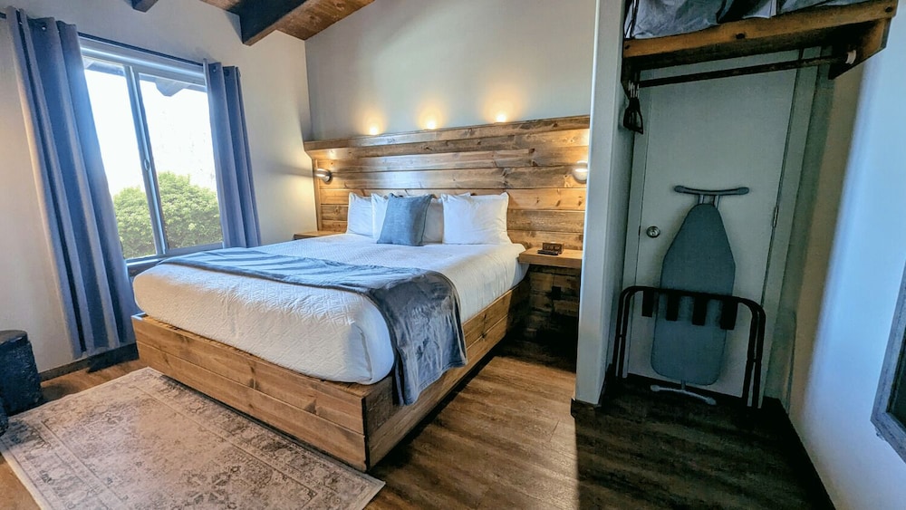 Lone Point Cellars — hotel in Brewster
