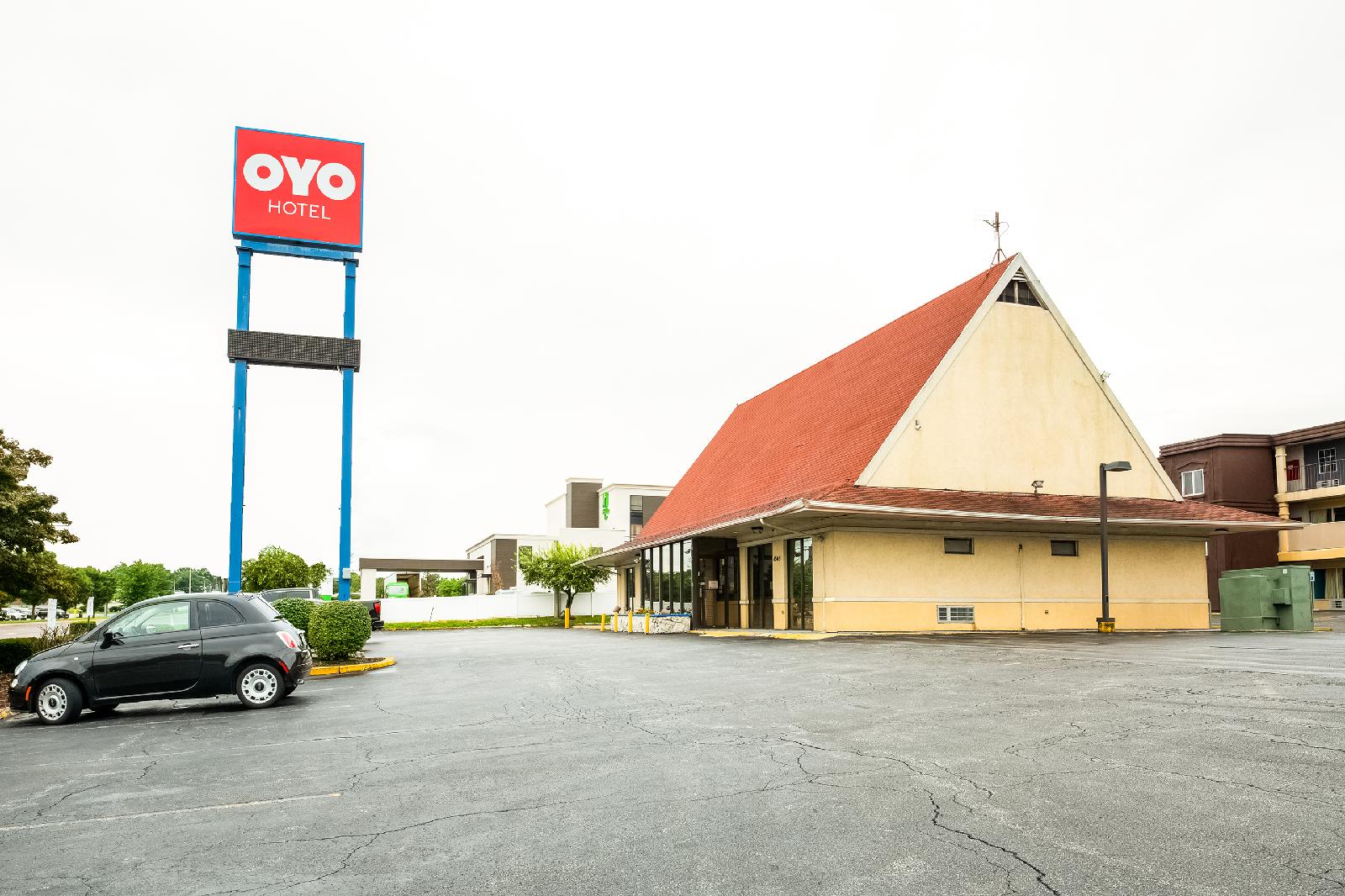OYO Hotel St. Louis Lambert Airport - photo 4