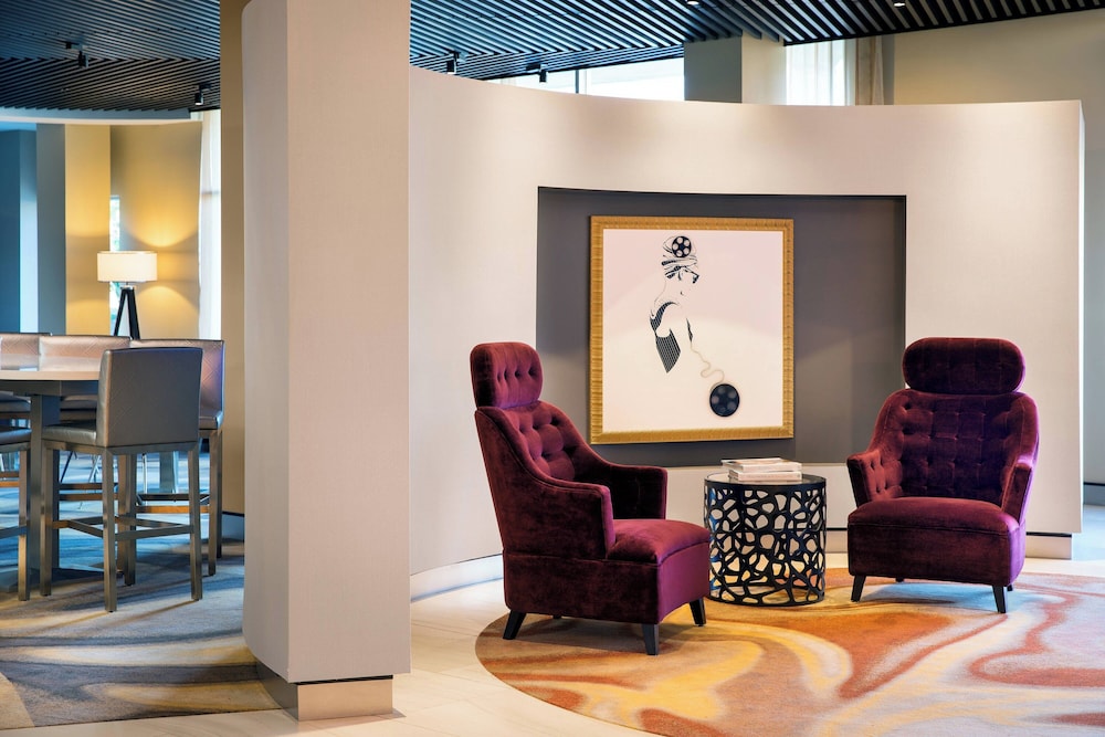 SpringHill Suites Los Angeles Burbank Downtown - photo 8
