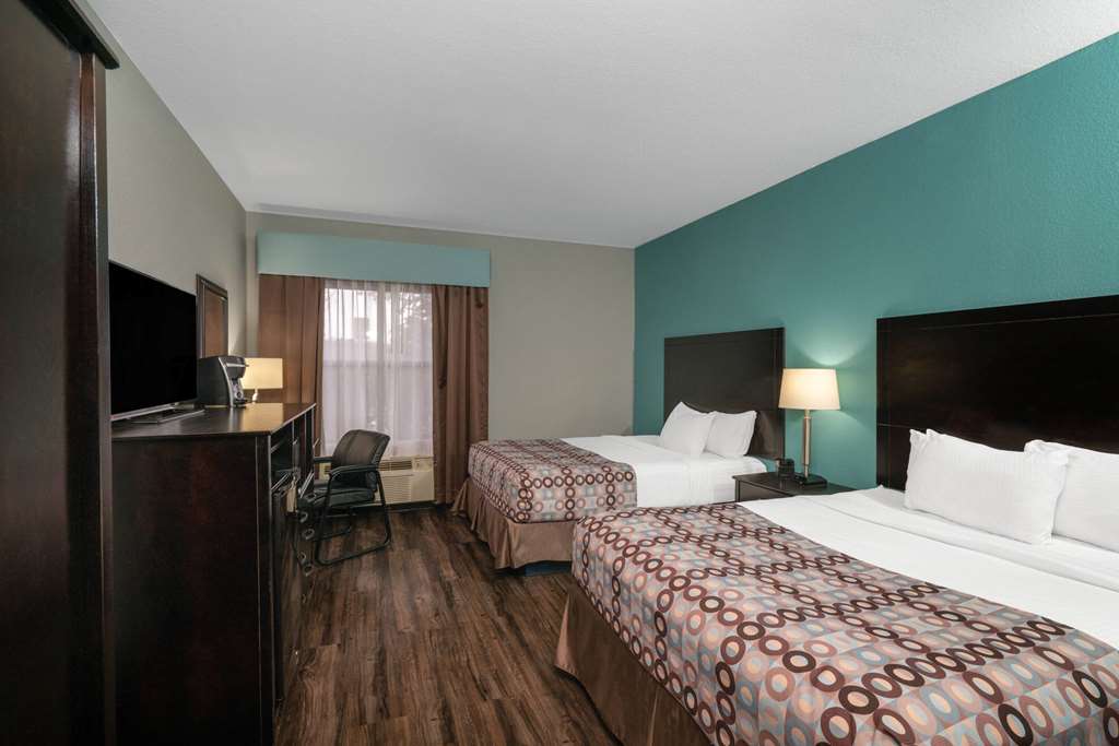 La Quinta Inn & Suites by Wyndham Knoxville East - photo 15