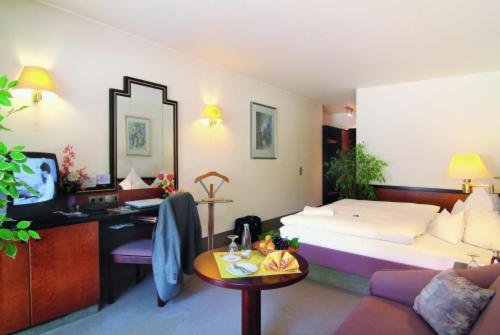 Roter Hahn Restaurant Hotel Rüsselsheim — Ruesselsheim — photo 2