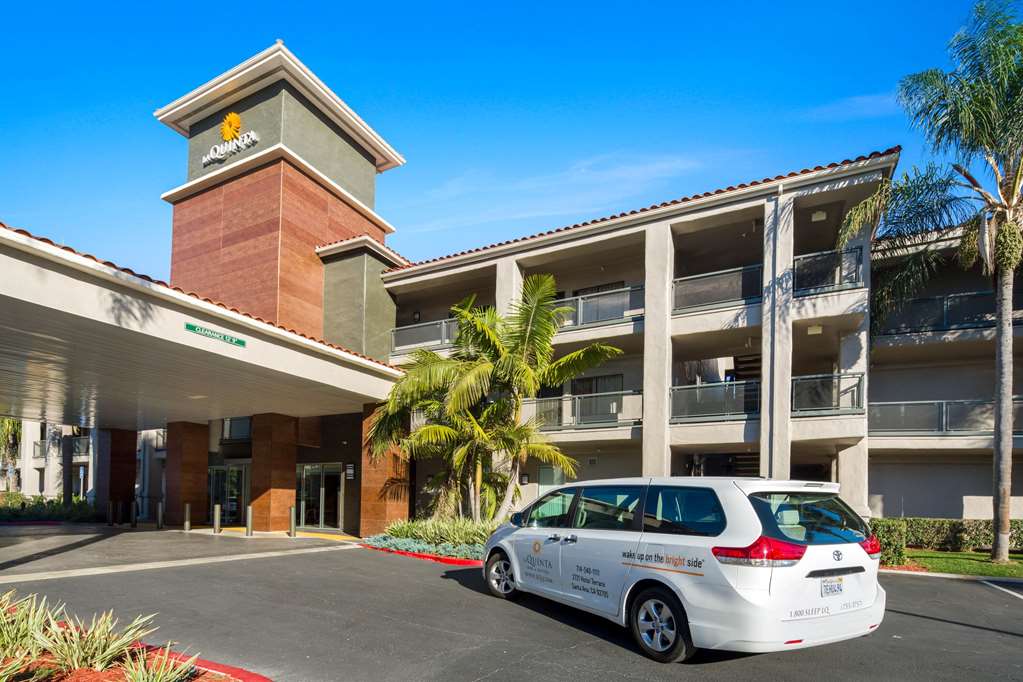 La Quinta Inn & Suites by Wyndham Orange County Airport - photo 33