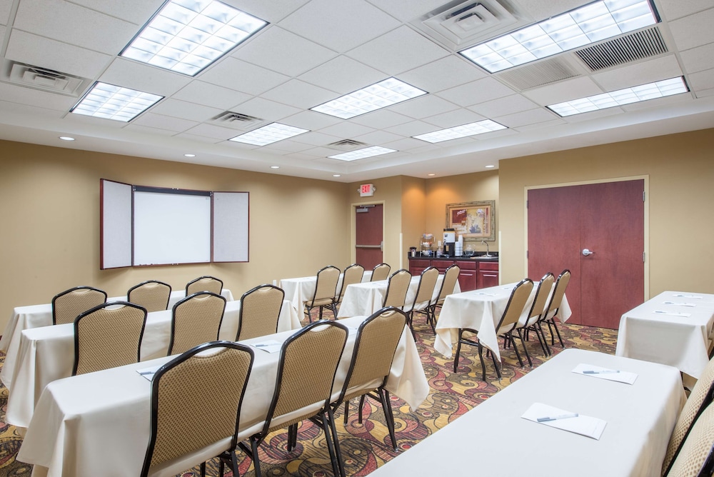 Hampton Inn & Suites Oklahoma City South - photo 42