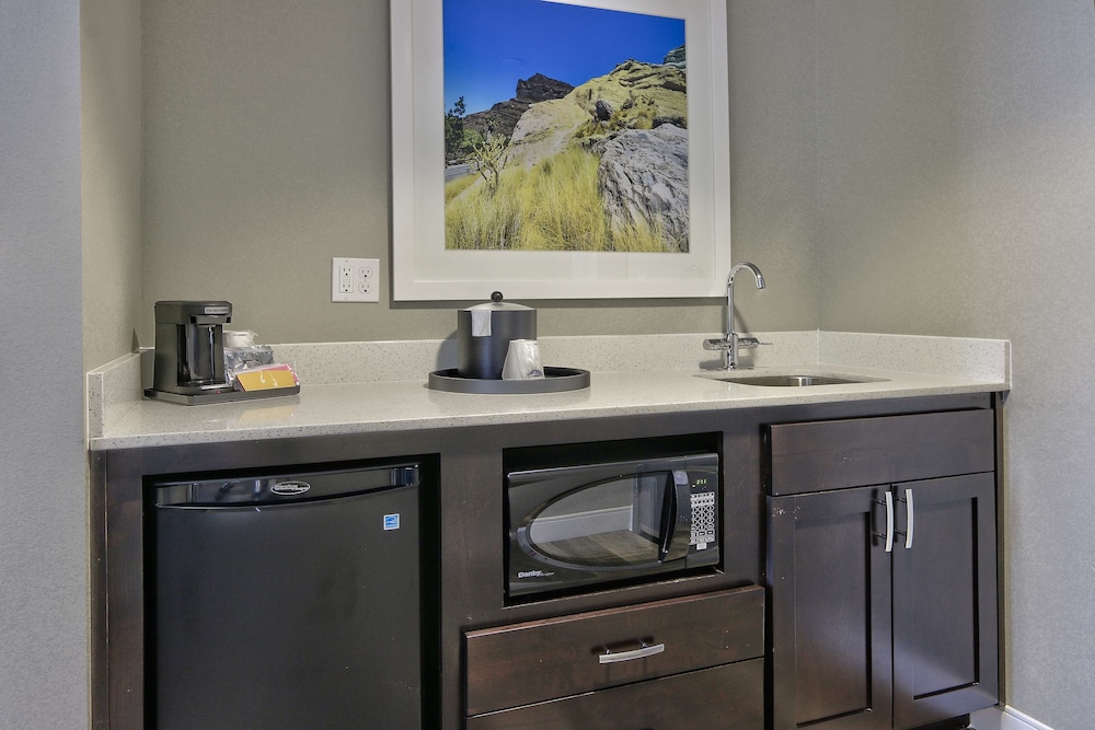 Hampton Inn & Suites Albuquerque Airport - photo 18