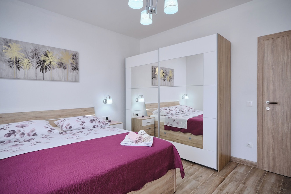 Villa Radun — 4-Star Luxury Hotel in Kastel Stari, Croatia