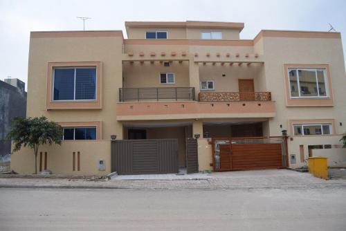 Ameer Hamza Guest House امير حمزه گیسٹ ھائوس — 4-Star Luxury Hotel in Rawalpindi, Pakistan