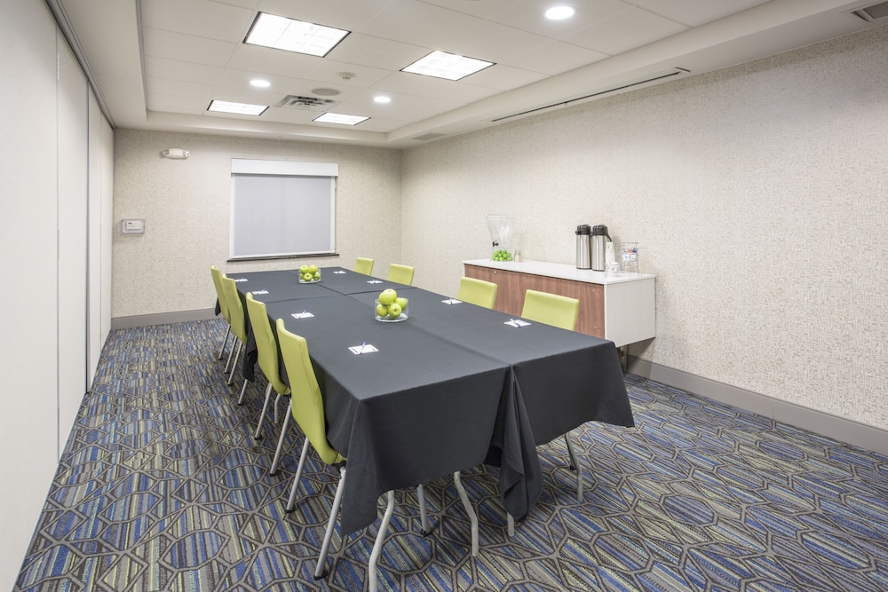 Holiday Inn Express Kansas City at the Legends by IHG - photo 31