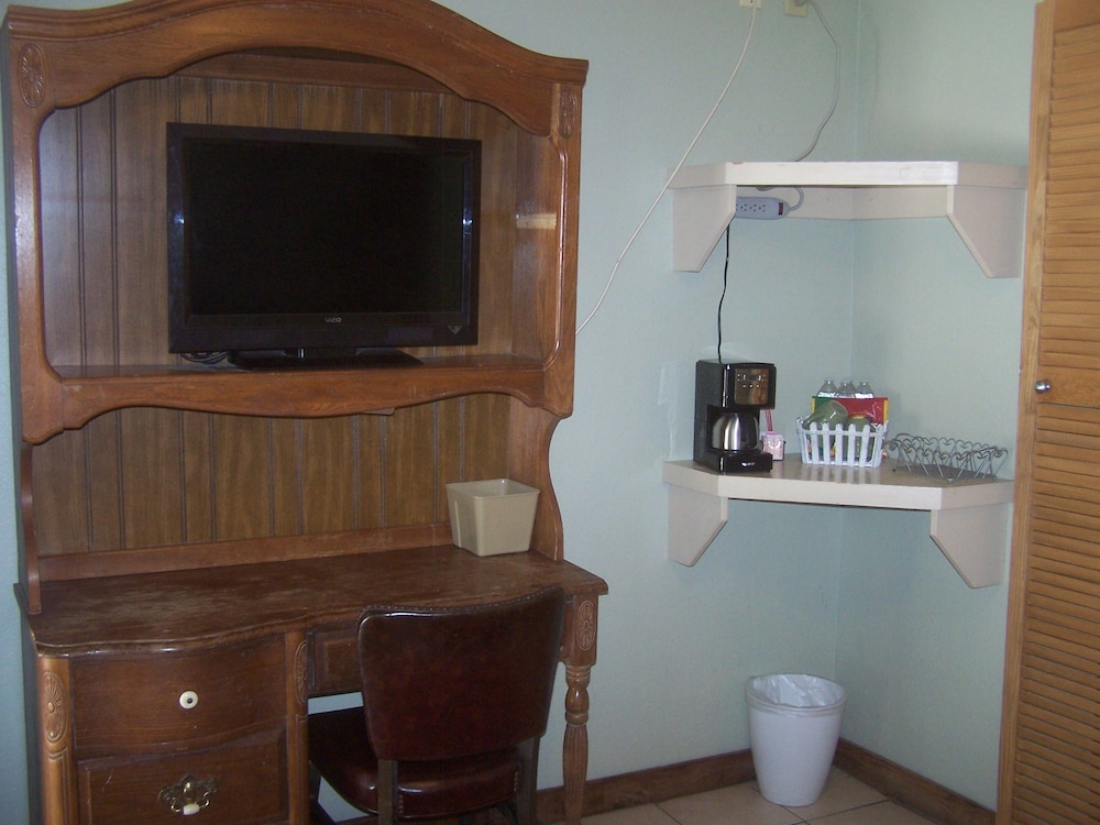 Blanco County Inn - photo 27