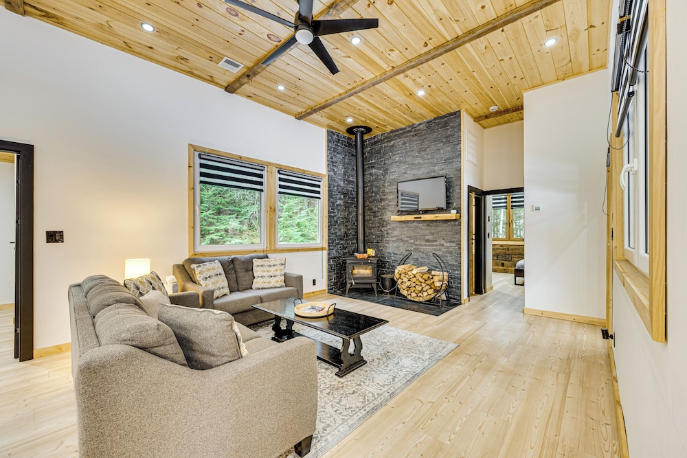Porch 1 Acre Yard White Mountains Hideaway — Thornton