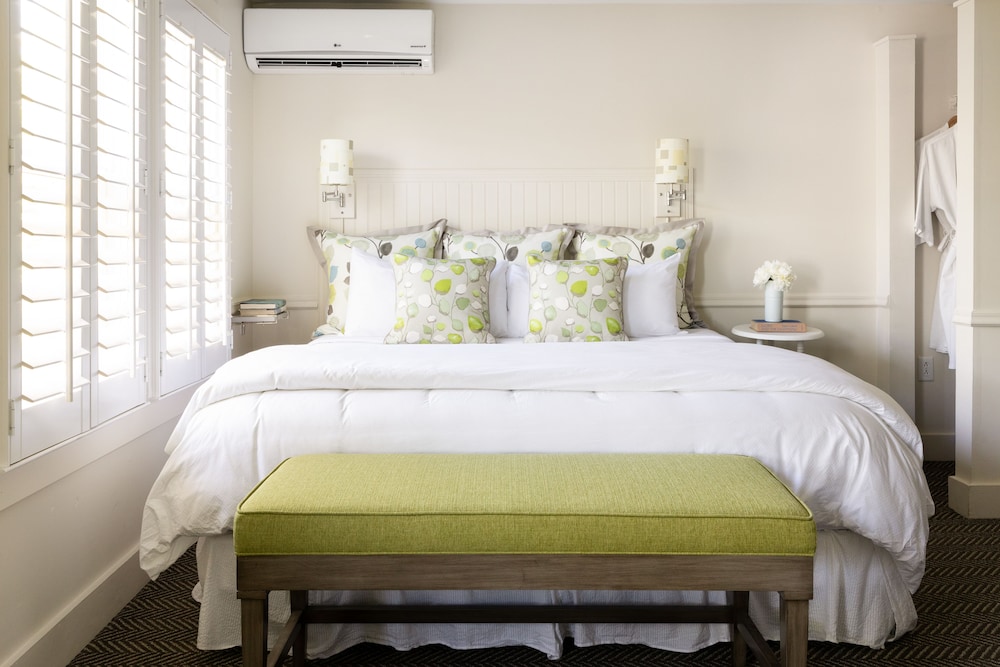 Vineyard Square Hotel & Suites - photo 10