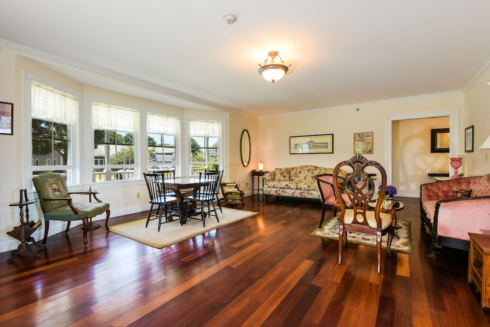 Payne's Harbor View Inn - photo 30