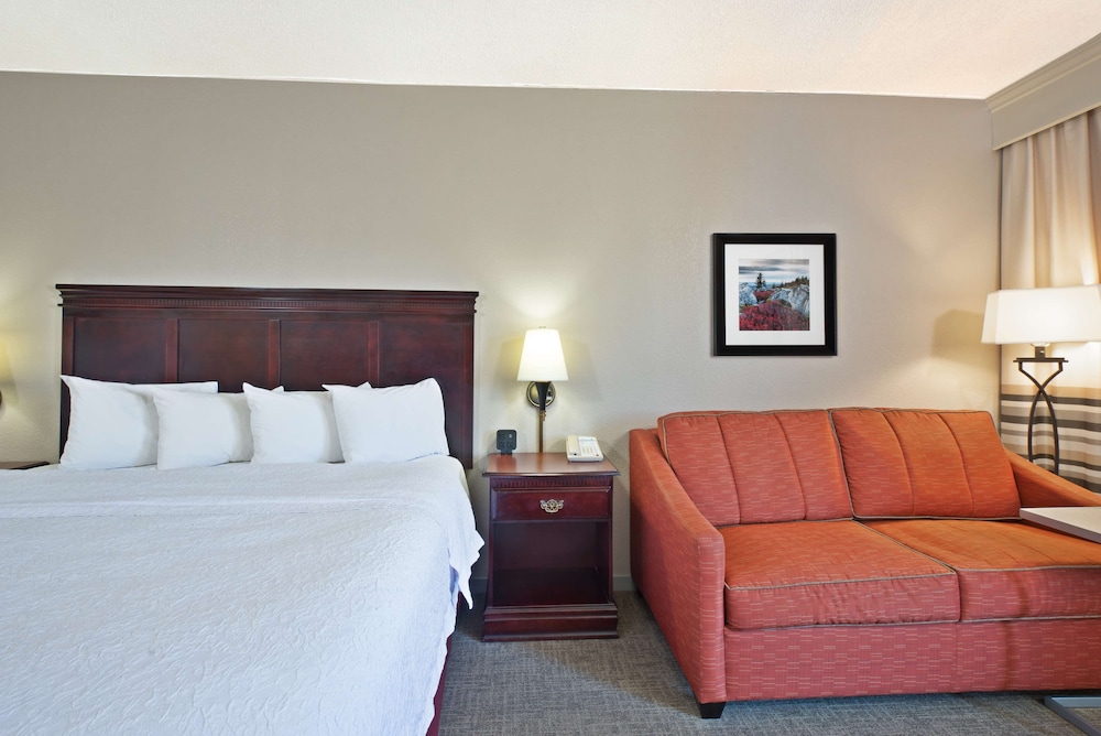 Hampton Inn Huntington Barboursville - photo 8