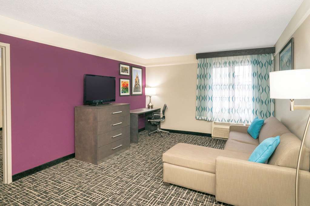 La Quinta Inn & Suites by Wyndham Latham Albany Airport - photo 24