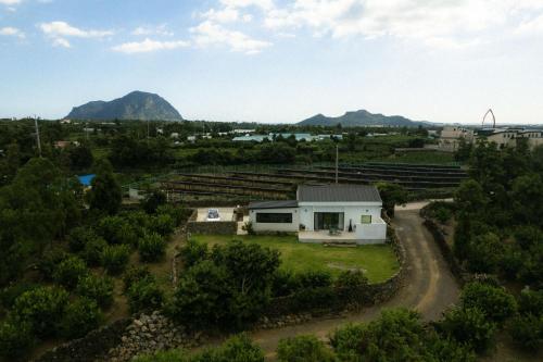 Studio Calme Avec Parking - carbon neutral hotel in Unknown City