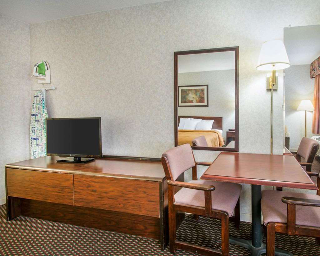 Econo Lodge Troy - photo 12