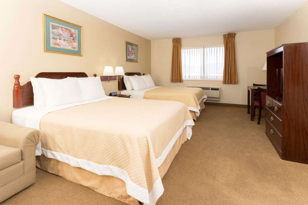 Days Inn by Wyndham Colorado Springs Airport - photo 10