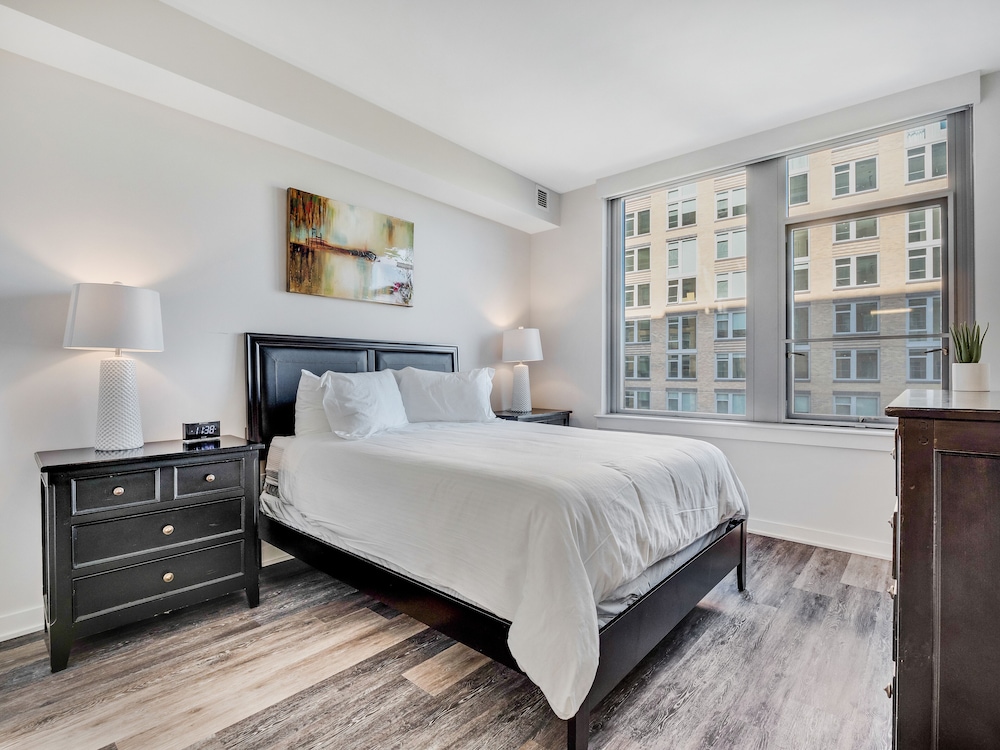 Global Luxury Suites Crystal City - photo 31
