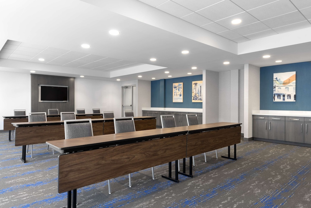 Hampton Inn & Suites St. Charles Old Town Area - photo 18