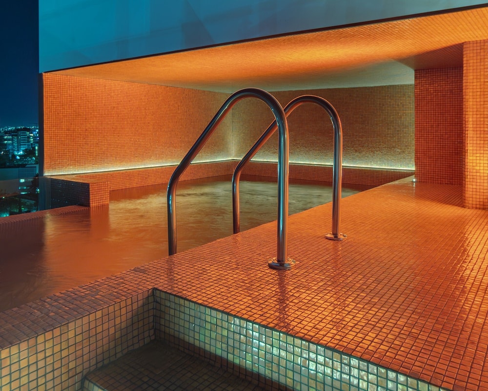 Rooftop pool